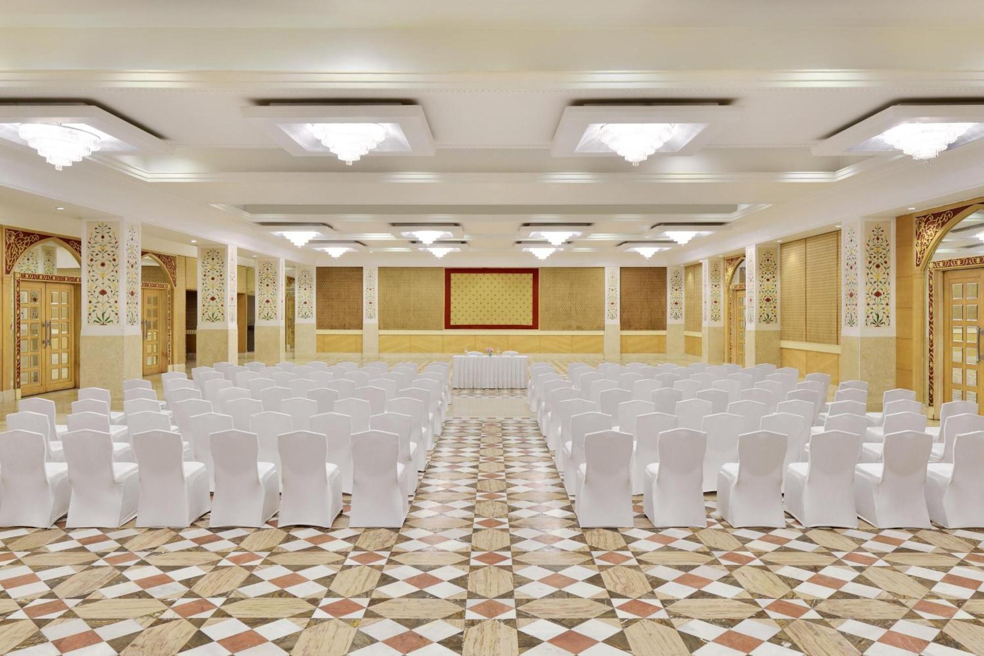 Le Meridien Jaipur Resort & Spa Экстерьер фото